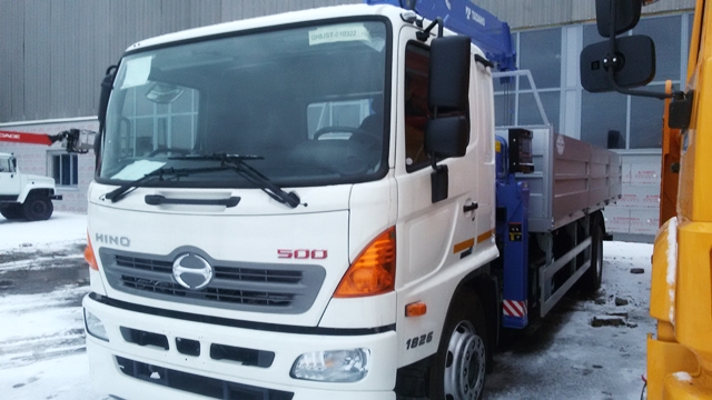 Лизинг грузовика Hino-500 c КМУ Tadano в Санкт-Петербурге